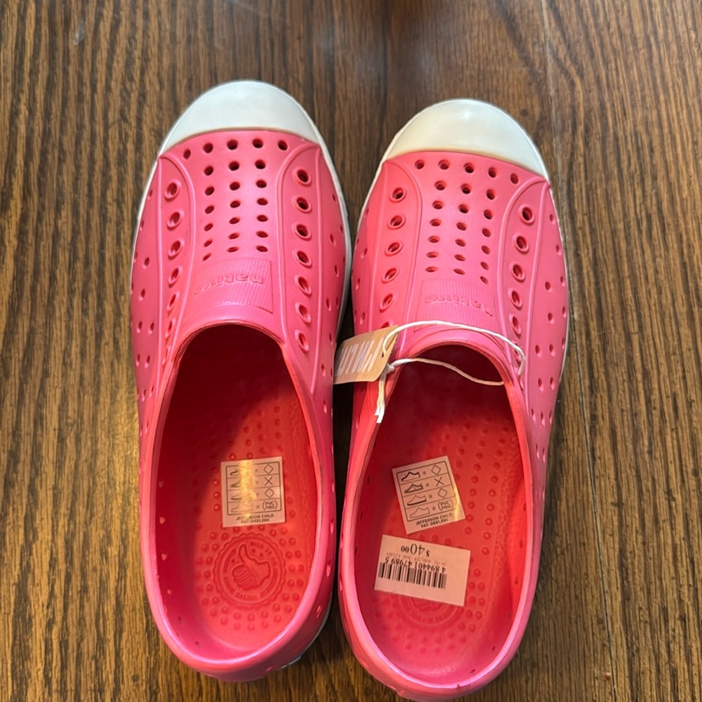 NWT Native Shoes Size 2